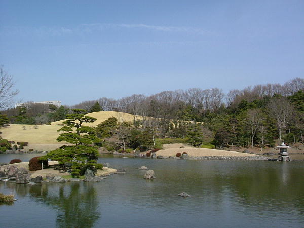 {뉀